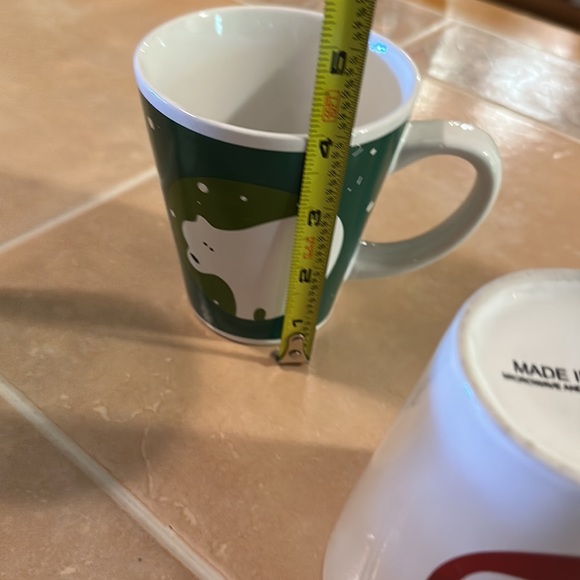 4 Christmas Cups - Picture 9 of 10